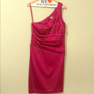One shoulder fuchsia, CACHE